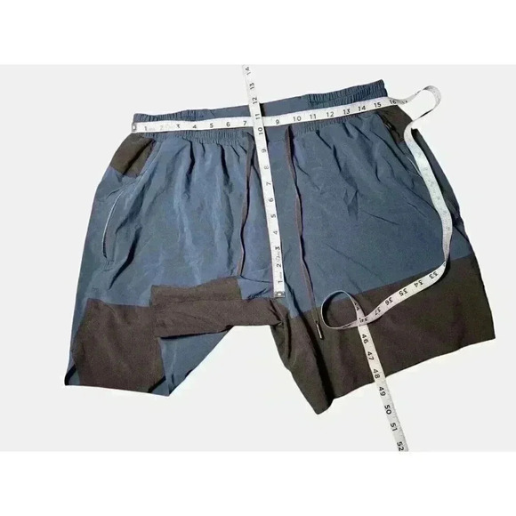 Lululemon size XL Switch Up Short 7" Obsidian / Black EUC - Picture 13 of 15